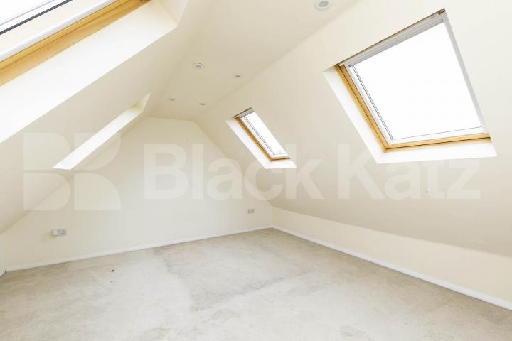			3 Bedroom, 1 bath, 1 reception House			 Wormholt Road, Shepherds Bush